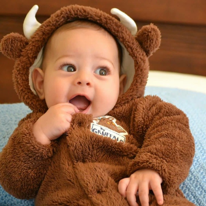 <p>Kalau beruang putihnya begini siapa yang takut ya, Bun. (Foto: Instagram/via honey.kids)</p>