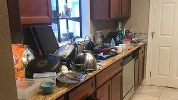 Ada Tumpukan Piring Kotor, Dicuci Saat Ini Juga atau Dibiarkan, Bun? Saat piring kotor menumpuk, Bunda memilih segera mencucinya atau membiarkan saja dulu?