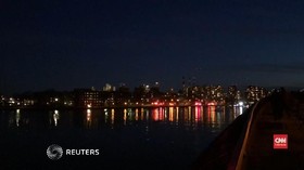 VIDEO: Helikopter Jatuh di New York, Dua Tewas