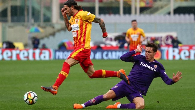 Fiorentina jadi klub keempat yang lolos ke perempat final Coppa Italia usai mengalahkan Torino 2-0 di Stadion Olimpico Grande, Torino, Minggu (13/1).