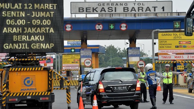 Peraturan ganjil-genap (operasi greenline) yang sudah diterapkan di tol Bekasi Barat-Timur itu diklaim bisa membuat kendaraan melaju di atas 60 km/jam.