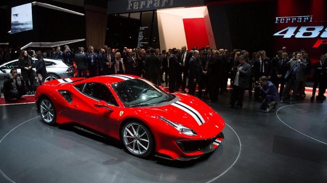 Ferrari 488 Pista menawarkan mesin berperforma yang luas biasa untuk lintasan balap dan jalan raya.