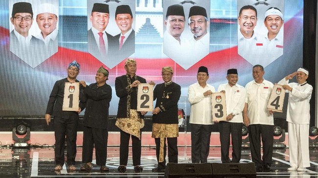 Cawagub nomor 2 Anton Charliyan bertanya pada Cagub nomor 4 Deddy Mizwar soal perizinan hunian baru di Meikarta, Cikarang yang menurutnya banyak dipertanyakan.