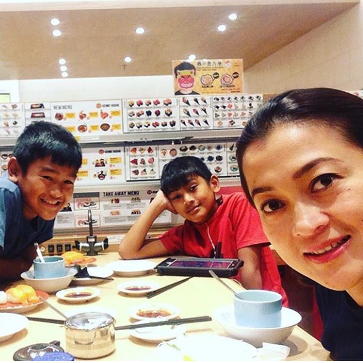 <p>Lihat tuh tingkah si bungsu, Bun, kocak banget, he-he-he. (Foto: Instagram @fennyfahrezi)</p>