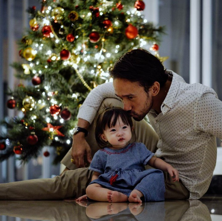 <p>Kecupan sayang Ayah Maruli buat Jemma. So sweet! (Foto: Instagram/marulitampubolon777)</p>