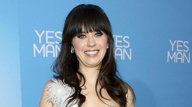 Kisah klasik Disney 'Beauty and The Beast' bakal dibawa ke panggung Broadway. Aktris Zooey Dechannel akan berperan sebagai Belle dalam pentas ini.
