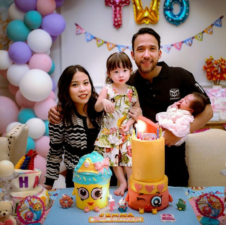 <p>Ini squad lengkap Maruli Tampubolon bersama istri dan putri kecilnya, Jemma. (Foto: Instagram/marulitampubolon777)</p>