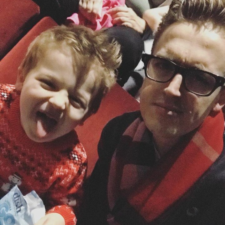 <p>Nggak ada yang lebih seru dari nonton bioskop bareng si kecil. (Foto: Instagram @alexfletcher)</p>