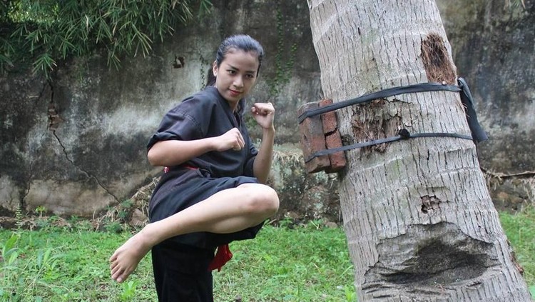 Pendekar silat cantik dari Lampung.