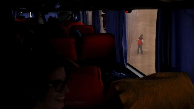 FOTO: Menumpang Bus Tinggalkan Krisis Venezuela