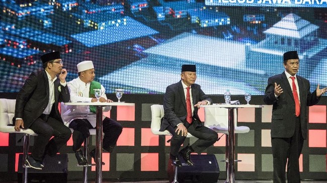Ridwan Kamil alias Emil mengklaim mendapat dukungan dari kiai Tasikmalaya, sementara  TB Hasanuddin menemui tukang becak saat berkampanye di Tasikmalaya.