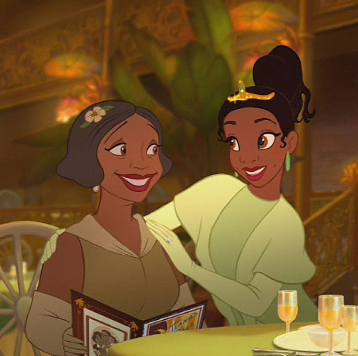 <p>Putri Tiana dari The Princess and The Frog juga nggak kalah dekat sama sang ibu lho. (Foto: Instagram/andrewsgrotto)</p>