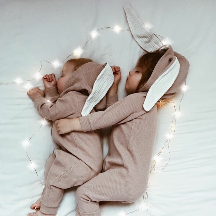 <p>Duh, gemas banget ya pakai piyama kostum. (Foto: Instagram @dearest.sisters)</p>