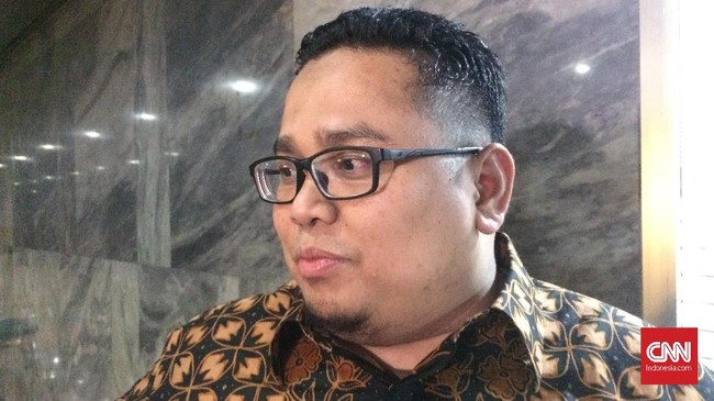 DKPP menunda sidang dugaan pelanggaran kode etik lantaran Komisioner Bawaslu mengaku sulit hadir setelah mengikuti sidang sengketa pilpres di MK hingga subuh.
