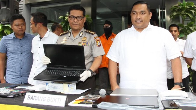 Polisi menyebut komunitas hacker Surabaya Black Hat (SBH) bertanggung jawab atas peretasan enam situs pemerintahan Jawa Timur sekitar 2016/2017.