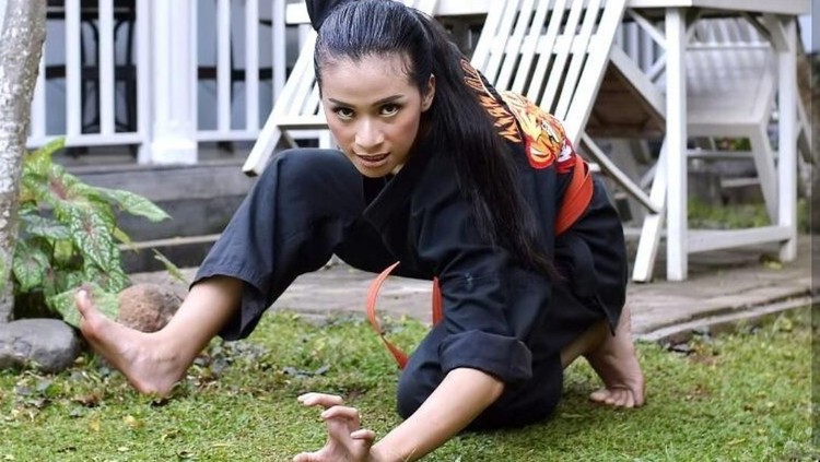 Pendekar silat cantik dari Lampung.