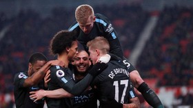 Manchester City Kalahkan Stoke City 2-0