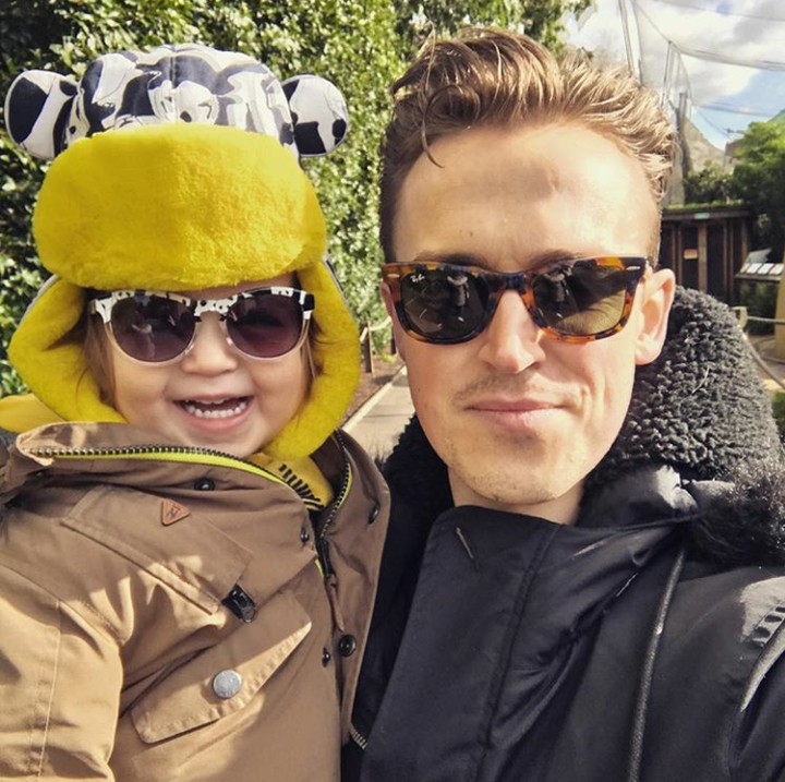<p>Begini deh jadinya kala liburan musim dingin ke kebun binatang. (Foto: Instagram @alexfletcher)</p>