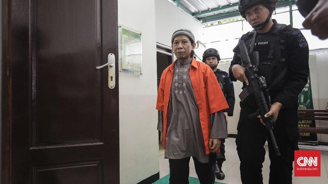 Para napi teroris telah dipindahkan ke LP Nusakambangan usai kerusuhan di Mako Brimob. Sementara Aman Abdurrahman masih bertahan untuk ikuti sidang hari ini.