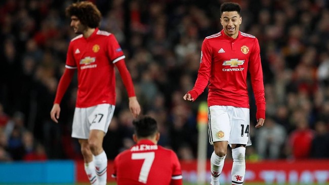 Manchester United tersingkir dari ajang Liga Champions setelah kalah 1-2 dari Sevilla di Stadion Old Trafford.