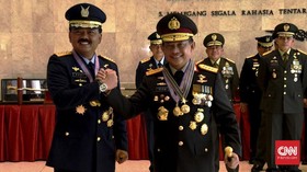 Panglima TNI dan Kapolri Diganjar Bintang Kehormatan