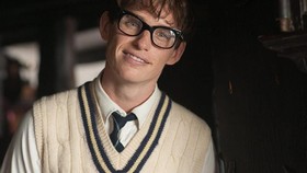 Duka Eddie Redmayne Kehilangan Stephen Hawking