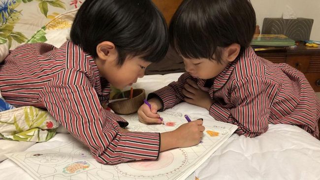 Komedian Lee Hwi Jae dan putra kembarnya, Seo Eon dan Seo Jun, meninggalkan 'Superman Returns' setelah hampir enam tahun membintangi program reality show itu.