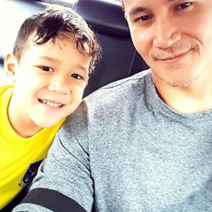 <p>Selfie yang kedua bersama si bungsu, Jarvis yang menggemaskan. (Foto: Instagram @marcelinolefrandt)</p>