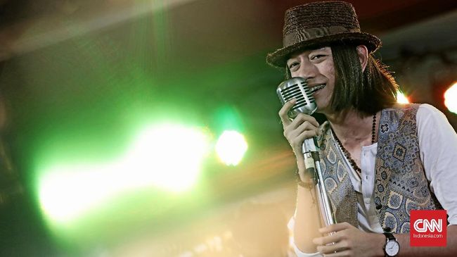 Vokalis band Sisitipsi Muhammad Fauzan Lubis ditangkap pihak kepolisian pada Kamis (17/3) karena penyalahgunaan narkotika.