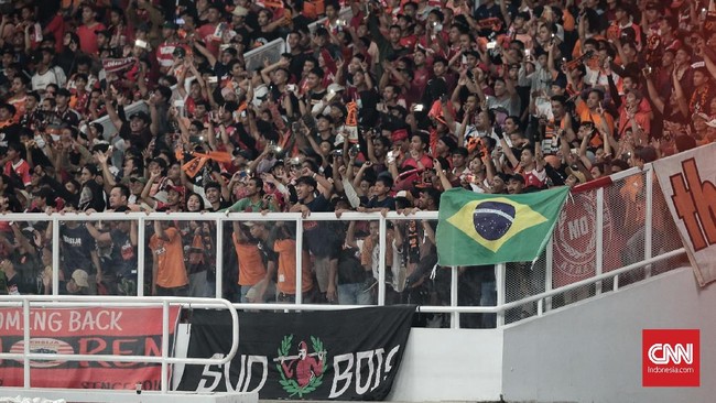 Pengurus Jakmania menyesalkan hujatan penyanyi Teza Sumendra kepada mereka namun belum memutuskan untuk mendorong kasus ini masuk ke jalur hukum.