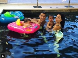 Ronaldo Asyik Jalan-jalan di Portugal, Langgar Aturan Isolasi?