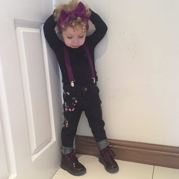 <p>Gayanya mana tahan ya, Bun? Hi-hi-hi. (Foto: Instagram @along_came_hollie)</p>