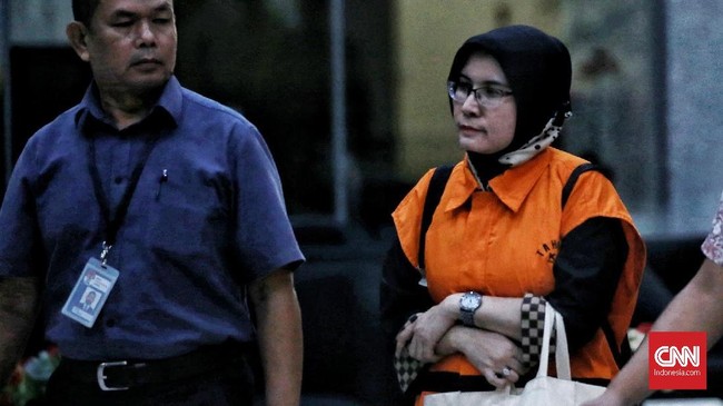 KPK menemukan uang yang diduga hasil suap sebesar Rp7,45 juta saat menggeledah rumah dinas hakim Pengadilan Tangerang Wahyu Widya Nurfitri.