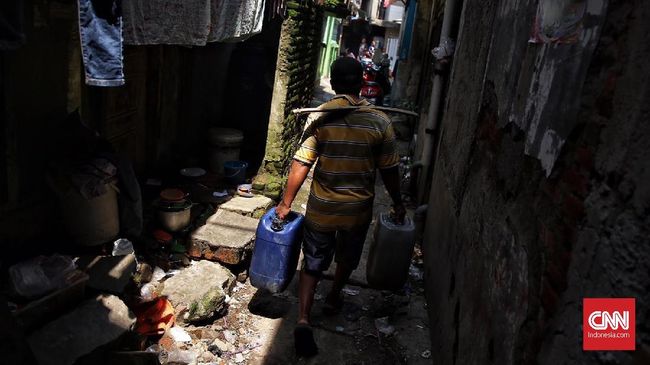 Warga Marunda Kepu, Jakarta Utara, tidak dapat menikmati pasokan air bersih selama sebulan. Walhi menilai negara gagal menjamin hak warga atas air.