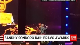 Sandhy Sondoro Raih Bravo Awards