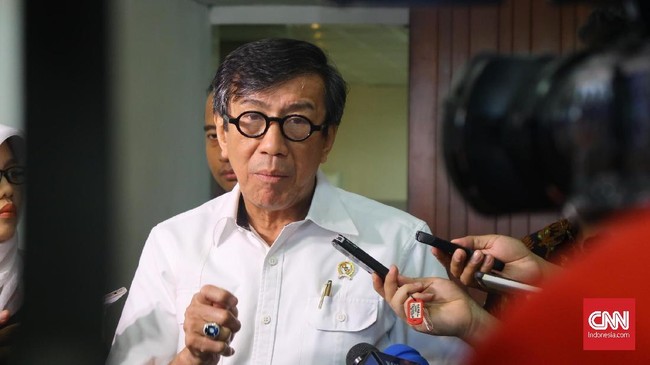Yasonna Laoly menjelaskan bahwa saat ini kelebihan kapasitas di berbagai lapas di Indonesia disebabkan oleh narapidana narkoba.