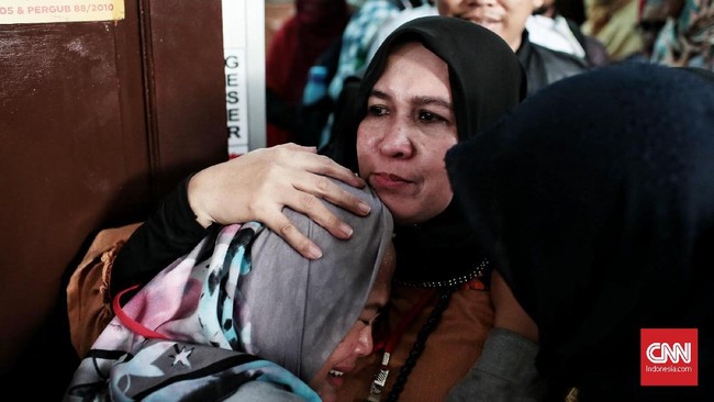 Vonis ini jauh lebih ringan dari tuntutan jaksa yang meminta hakim menghukum Asma Dewi dengan hukuman dua tahun penjara.