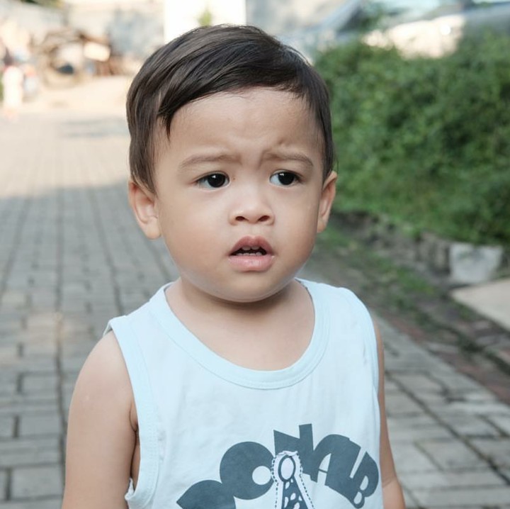 <p>Kira-kira ini Kanaka lagi mau bilang apa ya. (Foto: Instagram/kanakaratinggang)</p>