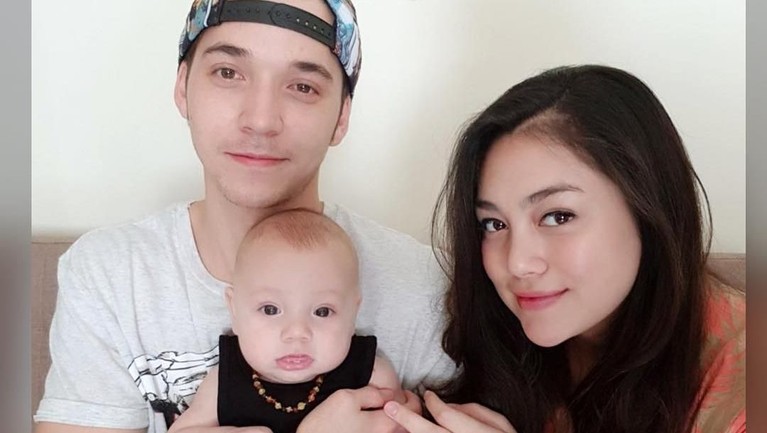 Pasangan Artis tampil mesra Stefan William dan Celine Evangelista