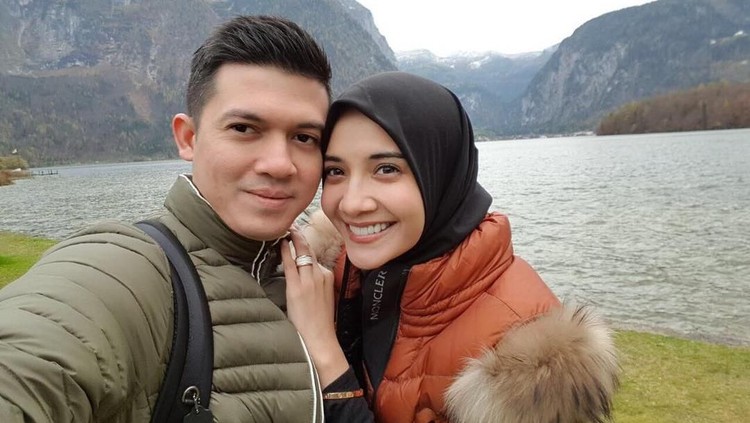 Zaskia Sungkar sudah delapan tahun menikah dengan Irwansyah tapi belum mendapat momongan. Simak curhatannya yuk, Bun.