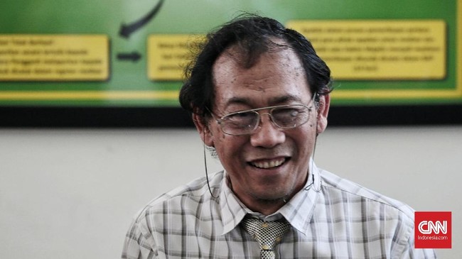 Hakim sidang praperadilan Kivlan Zen mempertanyakan posisi Sri Bintang Pamungkas, sebagai saksi fakta atau ahli. Namun keterangannya ditunda hingga besok.