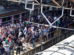 Anies Mau Rombak Stasiun Tanah Abang hingga Senen, Jadi Apa?