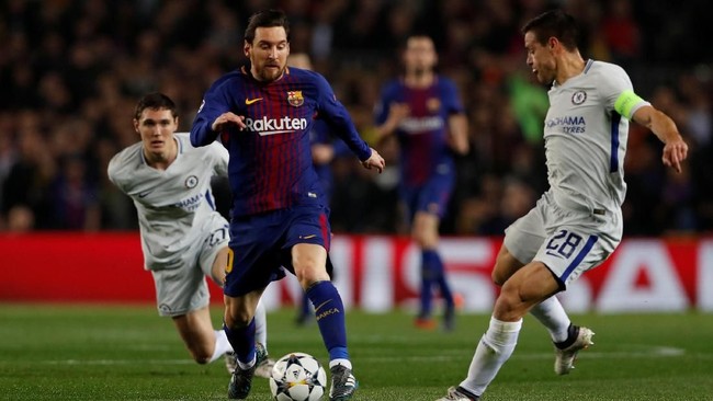 Marcos Alonso memuji kemampuan Barcelona dalam memanfaatkan ruang sempit untuk mencetak peluang dan melesakkan gol.