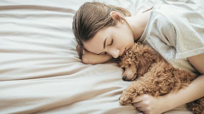 Tidur yang cukup menjadi satu dari lima cara efektif yang dapat dilakukan untuk mengeluarkan racun atau detoksifikasi tubuh.