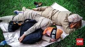 FOTO: Yang Tertidur dan Lelap di Sudut Kota