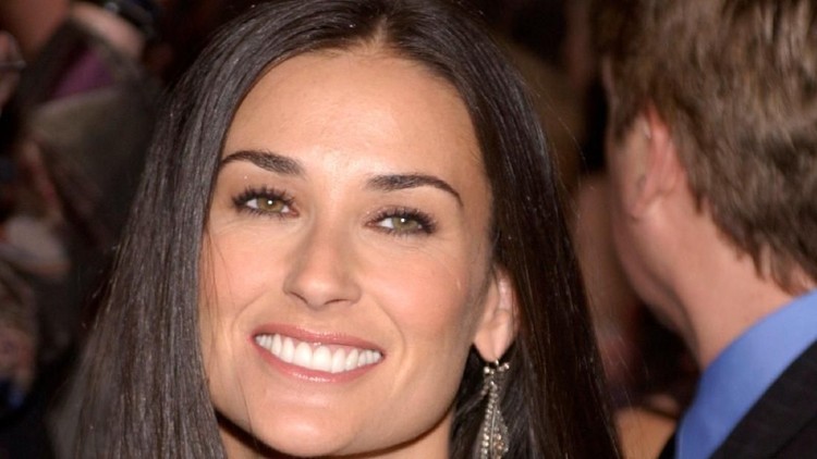 Demi Moore diketahui sudah lama bercerai dari aktor Bruce Willis.