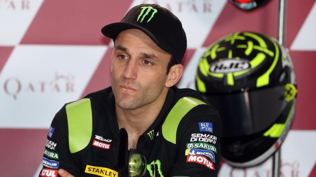 Pembalap Avintia Racing Johann Zarco menemui Franco Morbidelli dan Valentino Rossi usai insiden nahas di MotoGP Austria 2020.