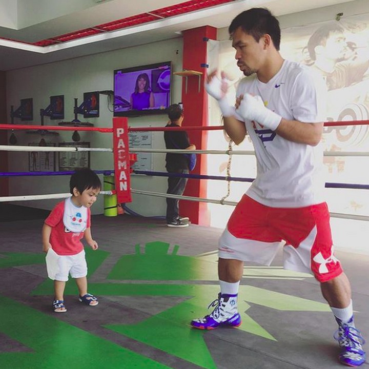 <p>Wah, kayaknya Israel mau ngikutin jejak sang ayah jadi petinju nih. (Foto: Instagram/ @mannypacquaio)</p>