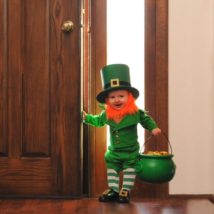 <p>Tok, tok, tok! Peri Leprechaun udah datang nih. (Foto: Youtube/ That Dad Blog)</p>