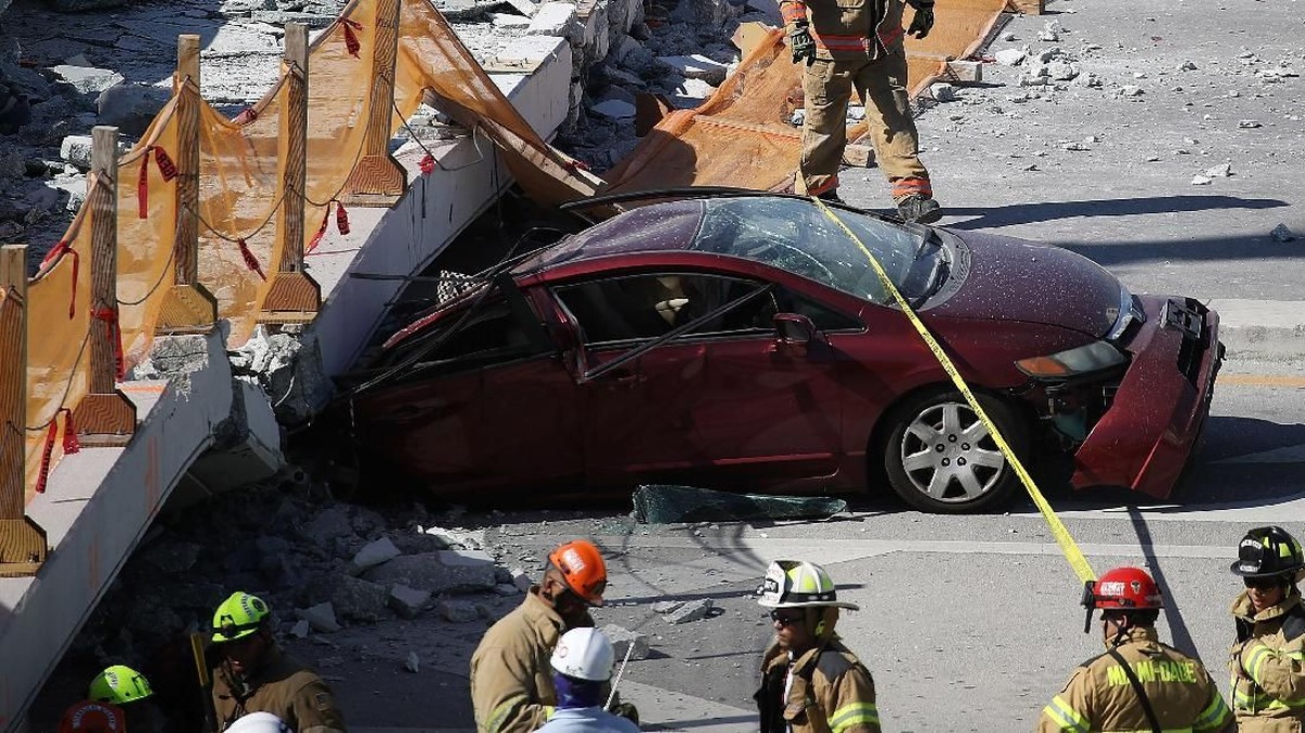 FOTO: Jembatan Florida Ambruk di Hari Keenam